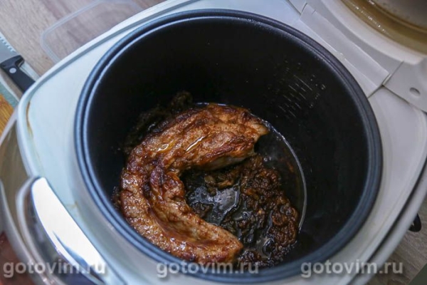 Свиная грудинка, зажаренная целым куском в мультиварке