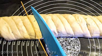 Несладкие булочки с адыгейским сыром и зеленью Несладкие булочки с адыгейским сыром и зеленью