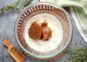 Десерт из вареной сгущенки и сметаны Десерт из вареной сгущенки и сметаны