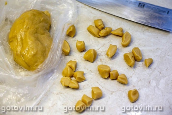 Говяжий бульон с овощами и жареными клецками