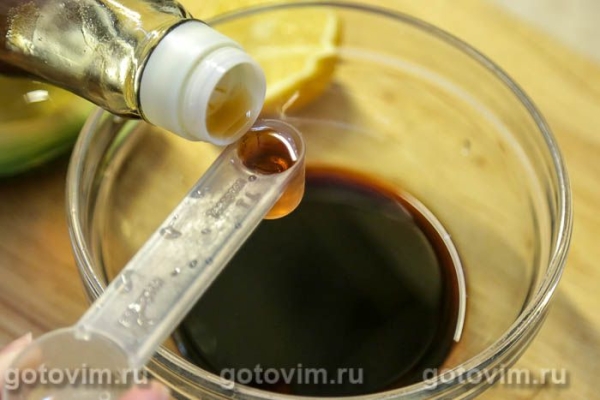 Поке-боул с бобами эдамаме, брокколи и авокадо Поке-боул с бобами эдамаме, брокколи и авокадо