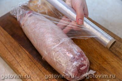 Рулет из рульки вареный в пленке (или пакете для запекания) Рулет из рульки вареный в пленке (или пакете для запекания)