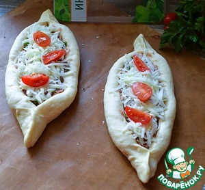Булки-лодочки с фаршем и сыром