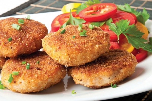 Пикантные рыбные котлеты с сыром и зеленью Пикантные рыбные котлеты с сыром и зеленью