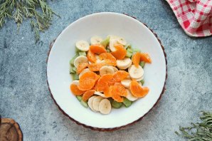 Фруктовый салат с нектарином и бананом Фруктовый салат с нектарином и бананом