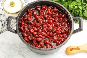 Вишня в собственном соку для тортов