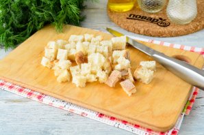 Салат с курицей, фасолью и солеными огурцами Салат с курицей, фасолью и солеными огурцами