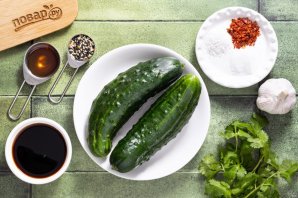 Салат "Битые огурцы" Салат "Битые огурцы"