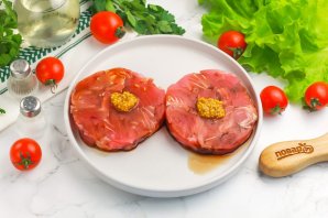 Стейк из тунца на сковороде Стейк из тунца на сковороде