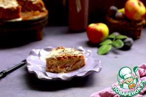 Пирог с яблоками и сливой