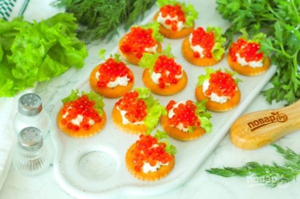 Канапе на крекерах на праздничный стол Канапе на крекерах на праздничный стол