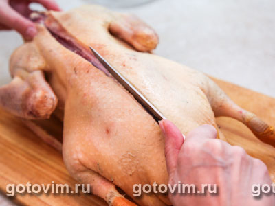 Рулет из утки с черносливом, запеченный в тесте