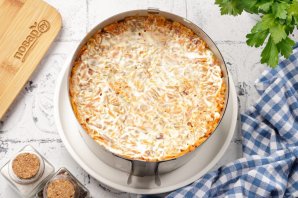 Слоеный салат с куриной печенью Слоеный салат с куриной печенью