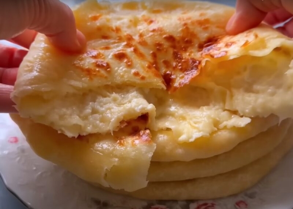 Беру кефир и 1 яйцо. Ароматные хачапури за 15 минут: очень вкусный и быстрый рецепт Беру кефир и 1 яйцо. Ароматные хачапури за 15 минут: очень вкусный и быстрый рецепт