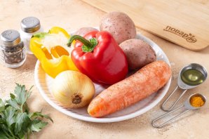 Картофель с морковью и перцем Картофель с морковью и перцем