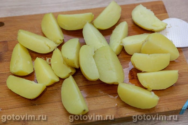 Молодой картофель, жаренный дольками с лисичками в мультиварке Молодой картофель, жаренный дольками с лисичками в мультиварке