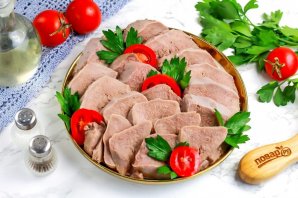 Язык свиной отварной