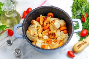 Куриная грудка, тушеная с овощами