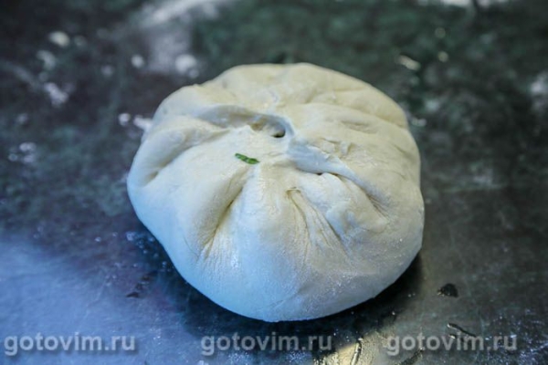 Осетинский пирог со свекольной ботвой (Цахараджин)