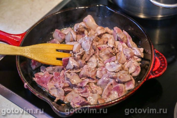 Теплый салат из куриной печени с пряной морковью Теплый салат из куриной печени с пряной морковью
