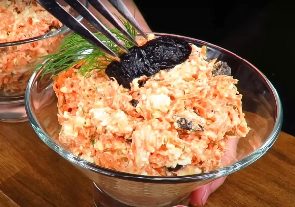 Необычный салат с морковью, творогом и черносливом. Вкусно и полезно: готовлю на ужин не задумываясь о последствиях Необычный салат с морковью, творогом и черносливом. Вкусно и полезно: готовлю на ужин не задумываясь о последствиях