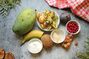 Салат с физалисом