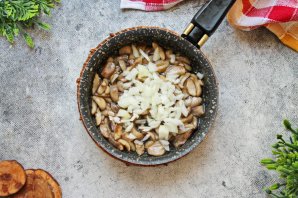 Жареные маслята с картошкой Жареные маслята с картошкой