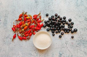 Компот из шиповника и черной смородины на зиму Компот из шиповника и черной смородины на зиму