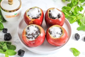 Яблоки фаршированные черносливом Яблоки фаршированные черносливом