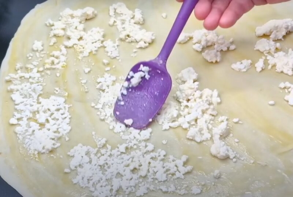 Взбивайте творог с яйцом. Лепёшки с творожной начинкой, готовлю вместо сырников на завтрак