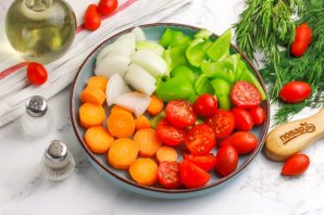 Куриная грудка, тушеная с овощами