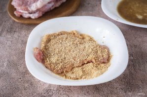 Котлеты отбивные из свинины Котлеты отбивные из свинины