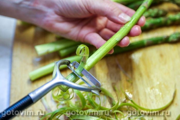 Спаржа с польским соусом