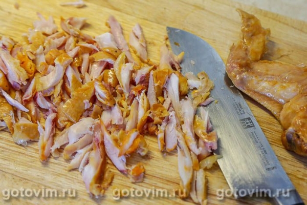 Пицца с белыми грибами, моцареллой и копченой курицей Пицца с белыми грибами, моцареллой и копченой курицей