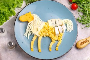 Сырная нарезка на год Лошади