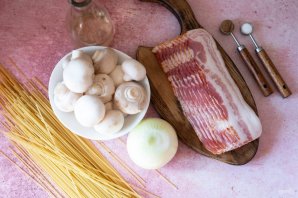Спагетти с беконом и грибами Спагетти с беконом и грибами