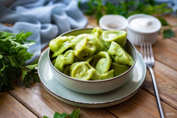 Зелёные пельмени со шпинатом Зелёные пельмени со шпинатом
