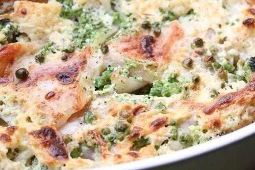 Рыба запеченная в сливках с брокколи Рыба запеченная в сливках с брокколи