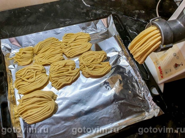 Десерт «Муравейник» с жареным миндалем Десерт «Муравейник» с жареным миндалем