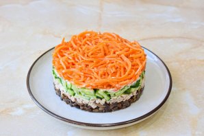 Салат "Восторг" с корейской морковью Салат "Восторг" с корейской морковью