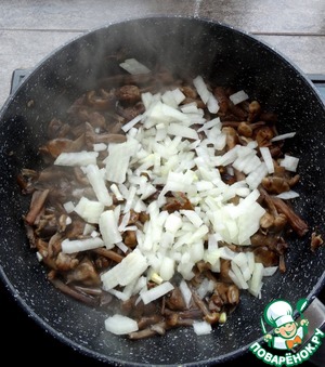 Булочки с грибами под сырной глазурью