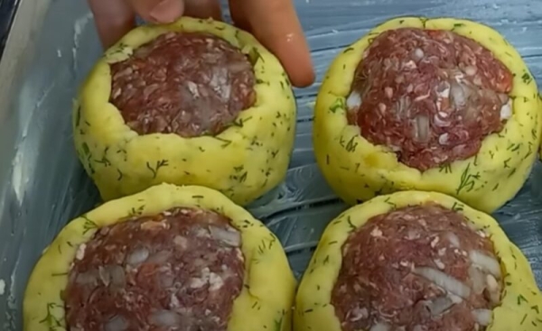 Блюдо из фарша по рецепту из Стамбула. Никаких сложных ингредиентов, а результат — просто восторг Блюдо из фарша по рецепту из Стамбула. Никаких сложных ингредиентов, а результат — просто восторг