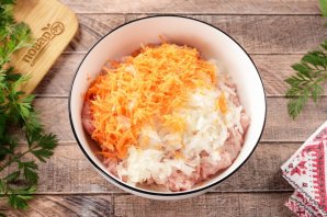 Тефтели с луком и морковью Тефтели с луком и морковью