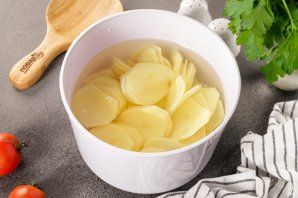 Картошка по-французски с помидорами Картошка по-французски с помидорами