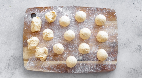 Воздушные сырные бомбочки с начинкой, пошаговый рецепт с фото на 302 ккал Воздушные сырные бомбочки с начинкой, пошаговый рецепт с фото на 302 ккал