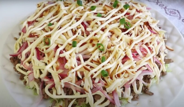 Из простых продуктов — незабываемый вкус. Один из лучших праздничных салатов