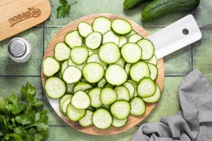 Салат с огурцами на зиму