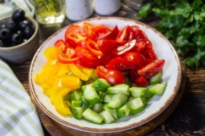 Салат с брынзой и помидорами Салат с брынзой и помидорами