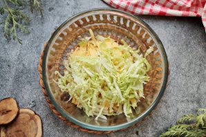 Салат "Гнездо глухаря" с пекинской капустой Салат "Гнездо глухаря" с пекинской капустой