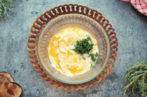 Пирог с брынзой и помидорами из слоеного теста Пирог с брынзой и помидорами из слоеного теста